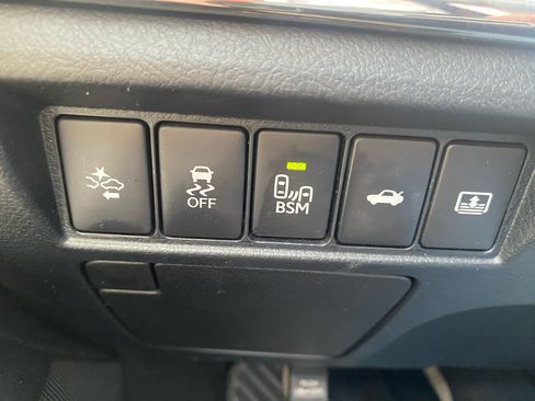 Used 2017 Toyota Avalon Limited image 27