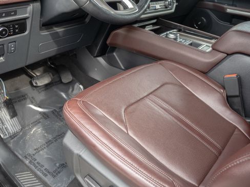 Used 2024 Ford Expedition Limited image 15