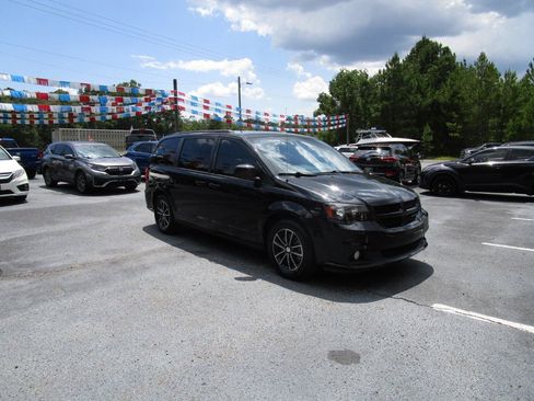 Used 2018 Dodge Grand Caravan SXT w/ Blacktop Package FWD image 5