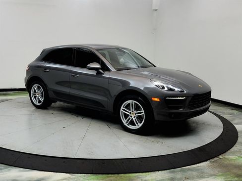 Used 2018 Porsche Macan AWD/4WD image 3