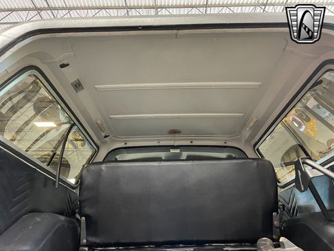 Used 1989 GMC Jimmy 4WD image 9