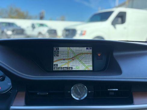 Used 2017 Lexus ES 300h image 23