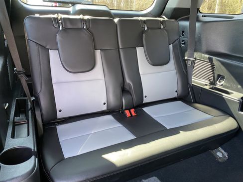 Used 2023 Ford Explorer XLT w/ Equipment Group 202A image 38