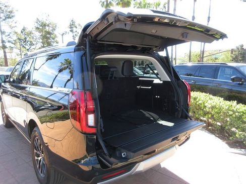 Certified 2025 Ford Expedition Max Platinum image 25