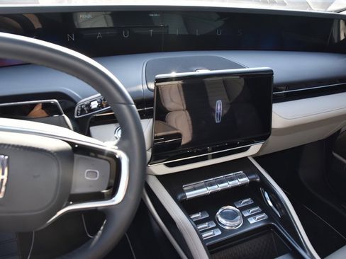 Certified 2026 Lincoln Nautilus Reserve image 8