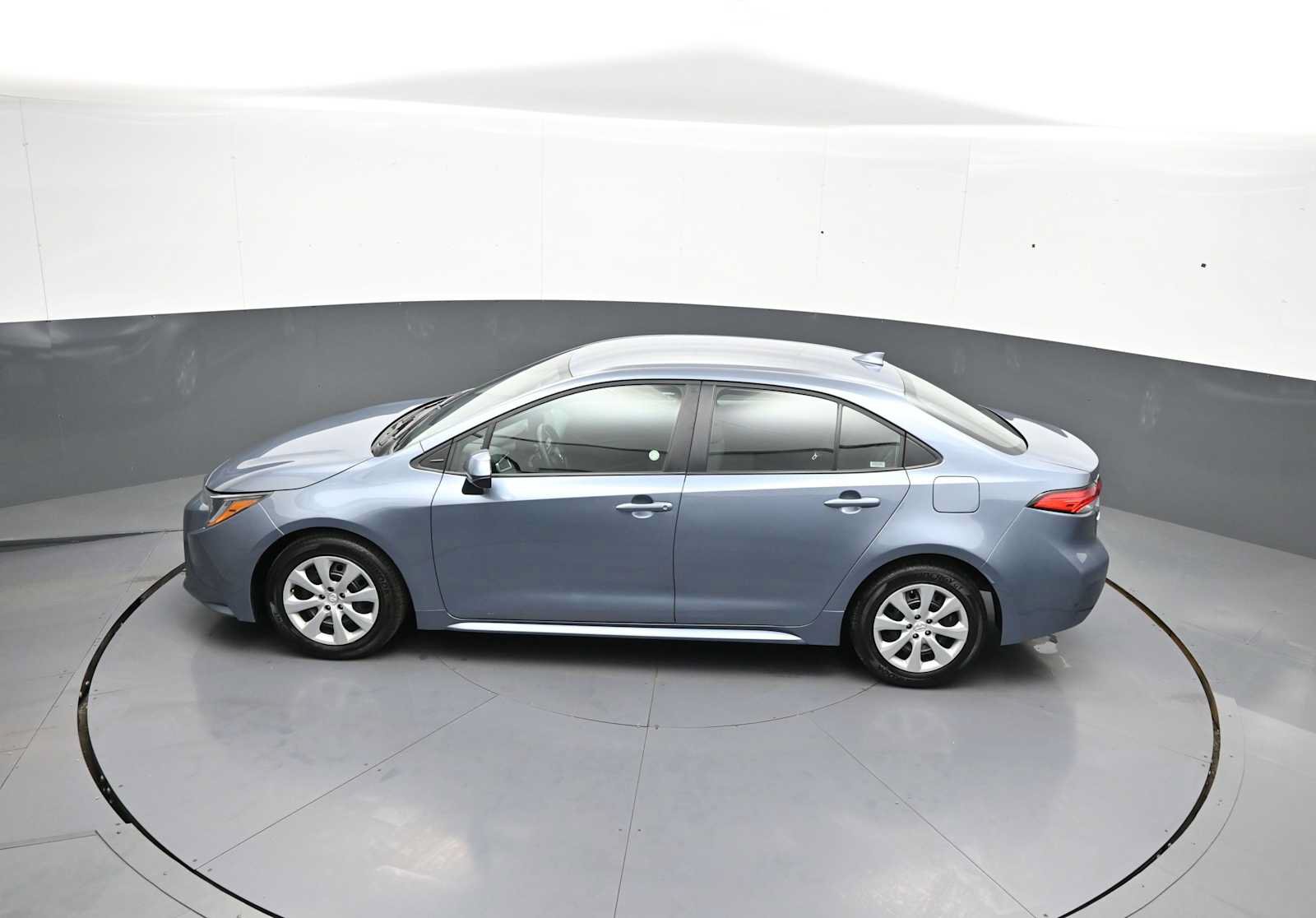 Used 2025 Toyota Corolla LE FWD image 39