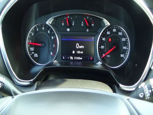 Used 2025 Chevrolet Blazer LT FWD image 22
