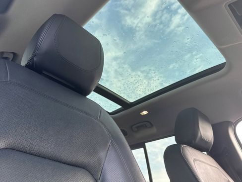 Used 2023 Land Rover Defender 130 SE image 25