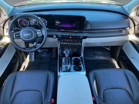 Used 2023 Kia Carnival EX image 10