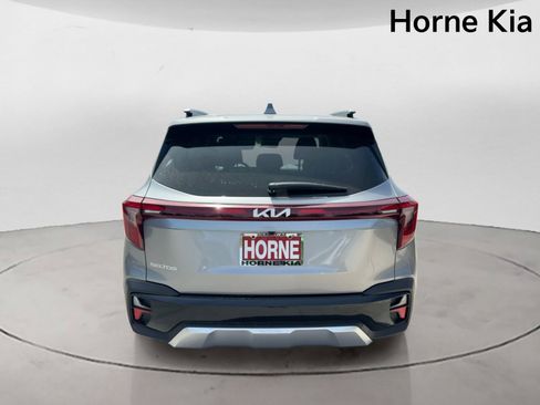 New 2026 Kia Seltos EX FWD image 4