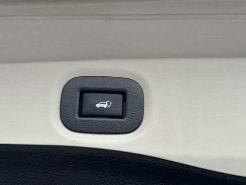 Used 2020 Nissan Rogue SV image 11