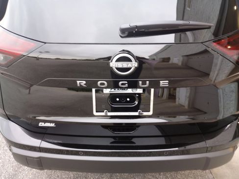 Used 2026 Nissan Rogue S FWD image 14