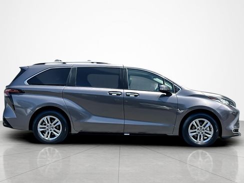 Certified 2024 Toyota Sienna Limited AWD/4WD image 6