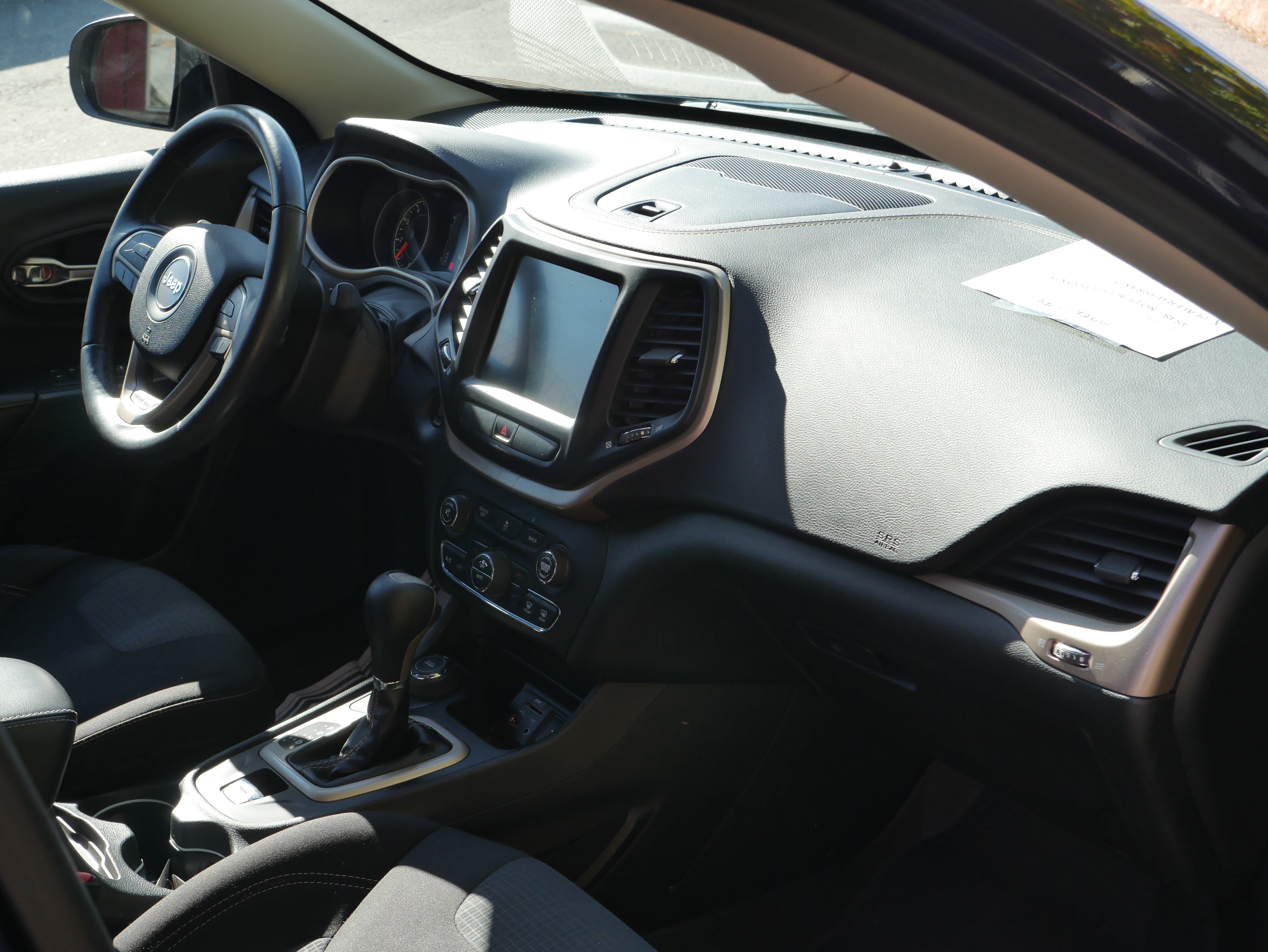 Used 2016 Jeep Cherokee Latitude w/ Comfort/Convenience Group AWD/4WD image 27