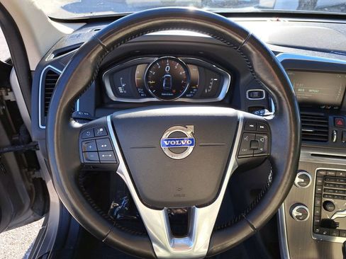 Used 2016 Volvo XC60 T6 Platinum w/ Climate Package image 18