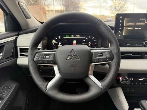 New 2026 Mitsubishi Outlander SE FWD image 8