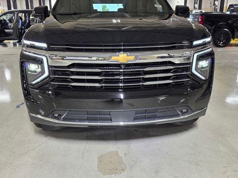 New 2026 Chevrolet Suburban LT image 9