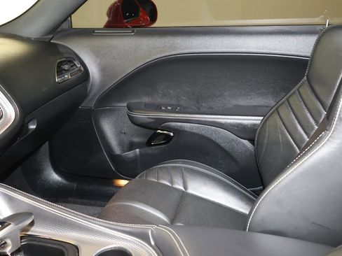 Used 2017 Dodge Challenger SRT Hellcat RWD image 11