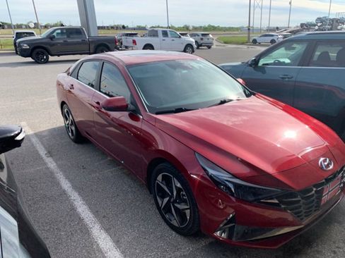 Used 2023 Hyundai Elantra Limited image 1