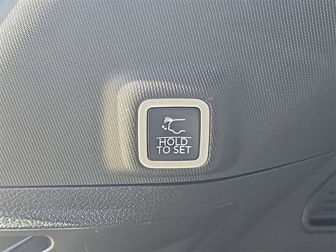 Used 2025 Jeep Grand Cherokee Laredo w/ Luxury Tech Group I image 13