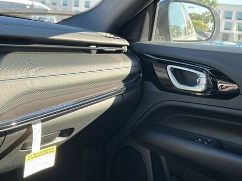 New 2025 Jeep Compass Limited w/ Sun & Sound Group image 18