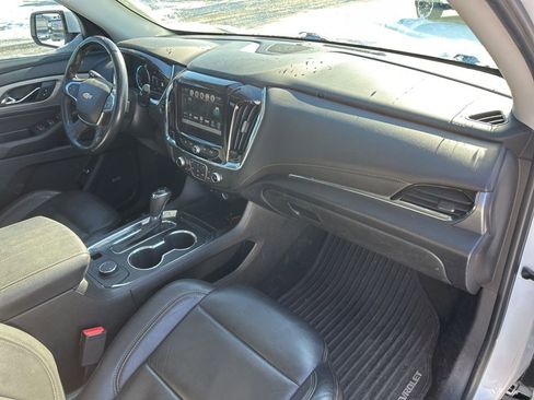 Used 2018 Chevrolet Traverse LT image 38
