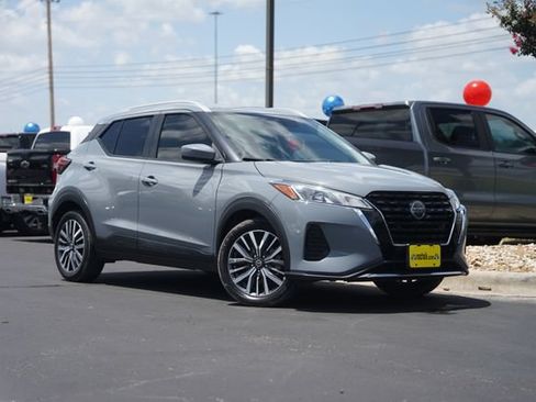 Used 2021 Nissan Kicks SV FWD image 2