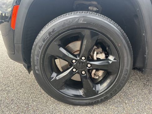 Used 2022 Jeep Grand Cherokee L Laredo image 32