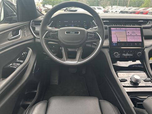 Used 2023 Jeep Grand Cherokee Overland w/ Luxury Tech Group IV AWD/4WD image 21