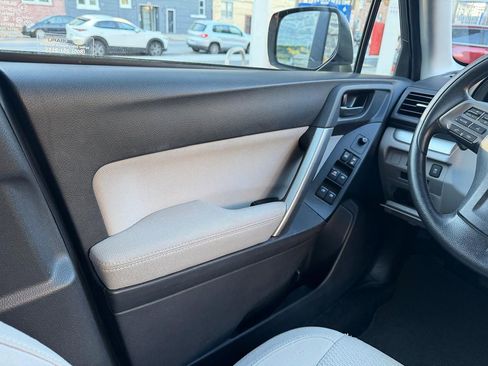 Used 2014 Subaru Forester 2.5i image 12