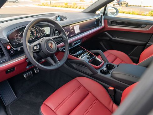 New 2026 Porsche Cayenne S image 4