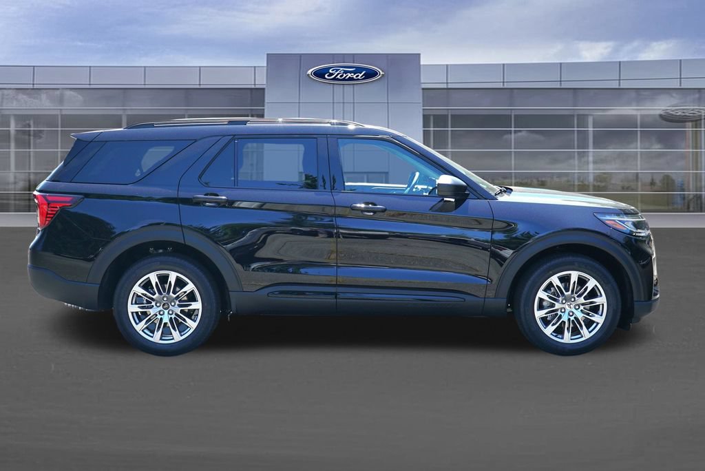 New 2026 Ford Explorer Active w/ Active Comfort Package AWD/4WD image 3