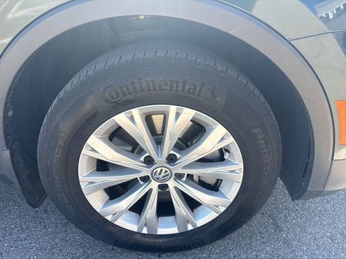 Used 2019 Volkswagen Tiguan SE image 2