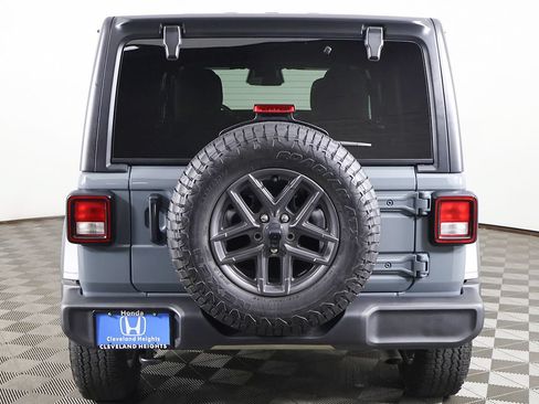 Used 2026 Jeep Wrangler Unlimited Sport AWD/4WD image 9