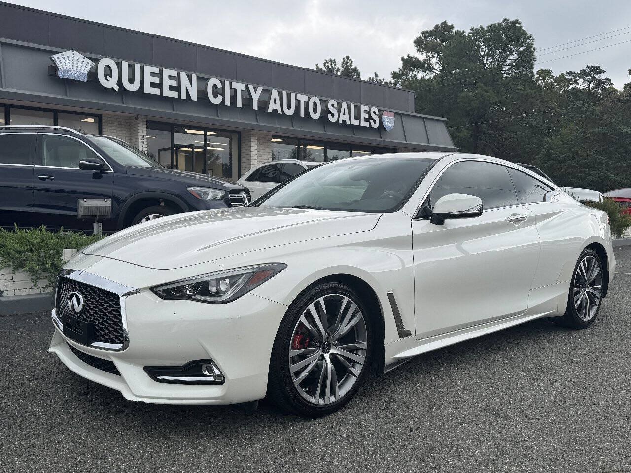 Used 2018 INFINITI Q60 3.0t Luxe RWD image 1