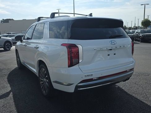 Used 2024 Hyundai Palisade Calligraphy FWD image 3