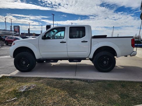 Used 2020 Nissan Frontier SV w/ Midnight Edition Floor Mats image 8