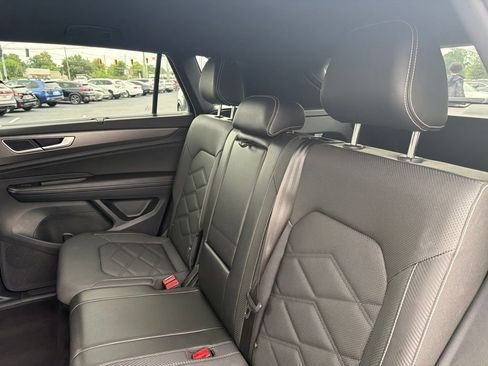 Used 2024 Volkswagen Atlas Cross Sport SE FWD image 26