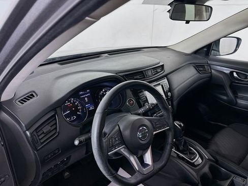 Used 2019 Nissan Rogue SV image 10