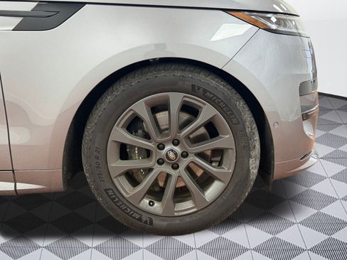 Used 2024 Land Rover Range Rover Sport Dynamic SE image 10