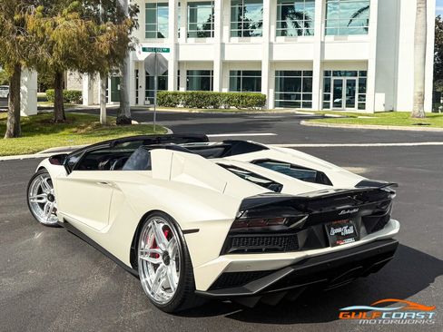 Used 2018 Lamborghini Aventador S image 43