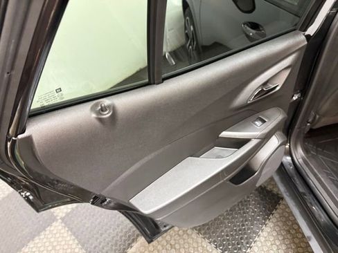 Certified 2025 Chevrolet Trax RS w/ Sunroof Package image 33