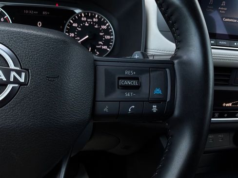 Used 2025 Nissan Rogue SV FWD image 35