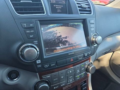 Used 2012 Toyota Highlander Limited w/ Tow Pkg AWD/4WD image 25