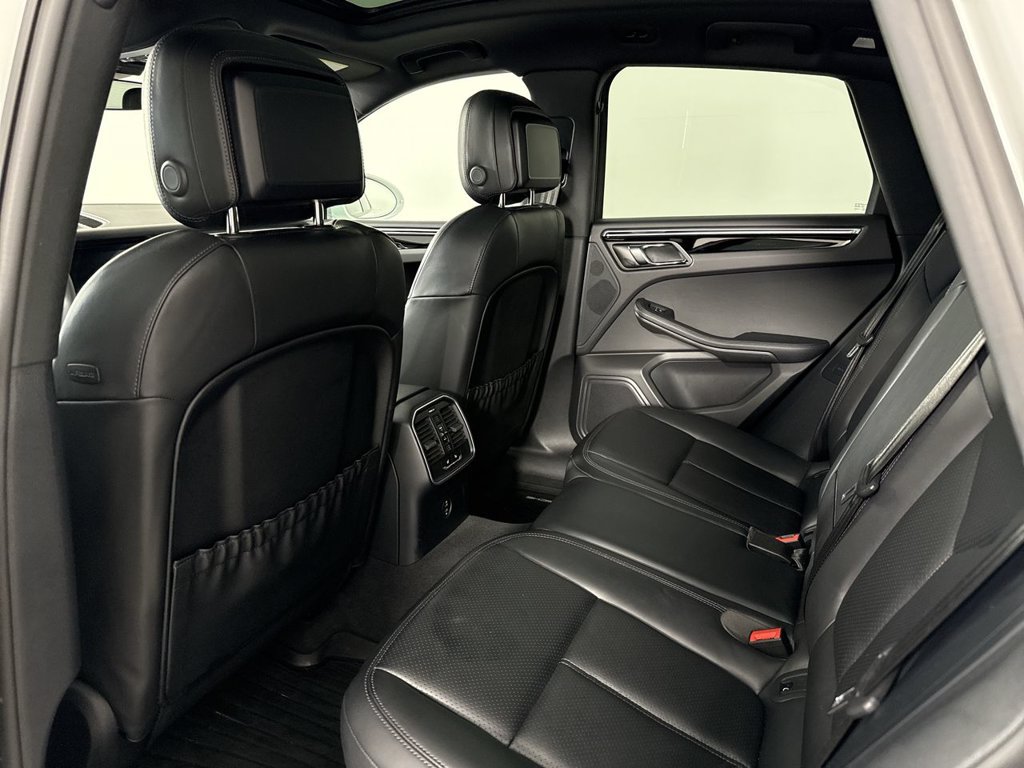 Certified 2026 Porsche Macan AWD/4WD image 25