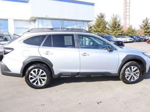 Used 2025 Subaru Outback Premium w/ Popular Package #1A image 2