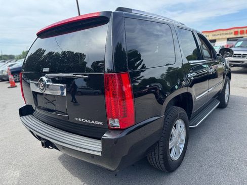Used 2011 Cadillac Escalade Luxury AWD/4WD image 7
