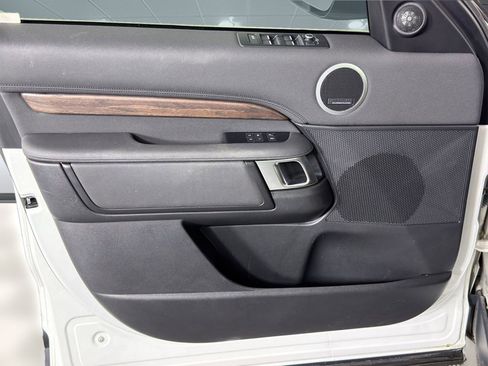 Used 2020 Land Rover Discovery HSE image 23