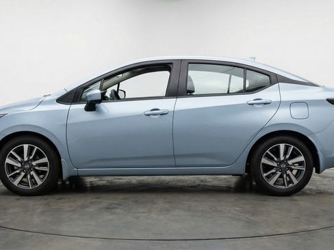 Used 2025 Nissan Versa SV image 5