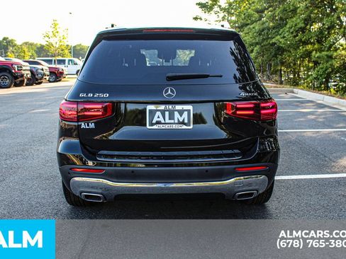 Used 2024 Mercedes-Benz GLB 250 4MATIC image 11
